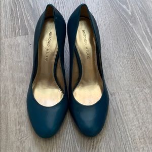 Teal Antonio Melani heals